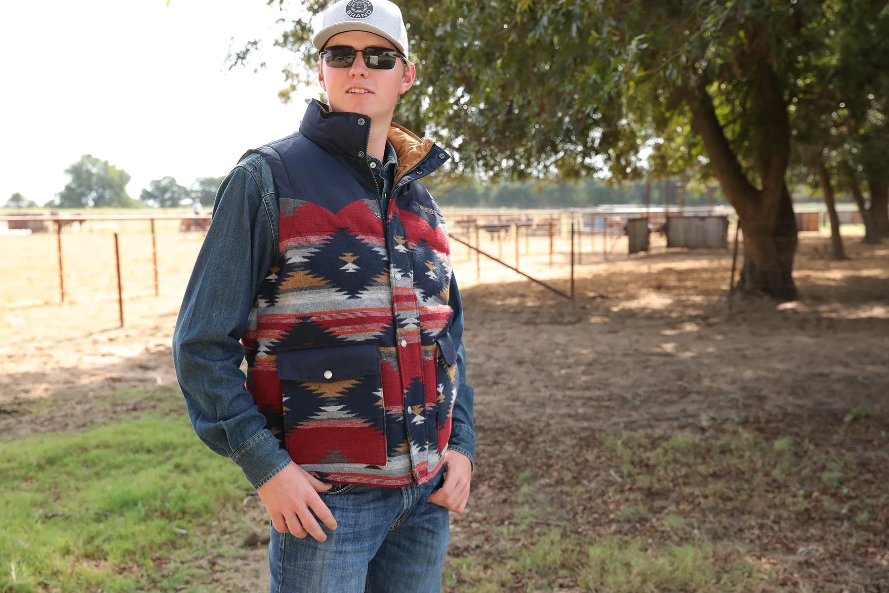 Cinch Men's Blanket Stripe Quilted Vest