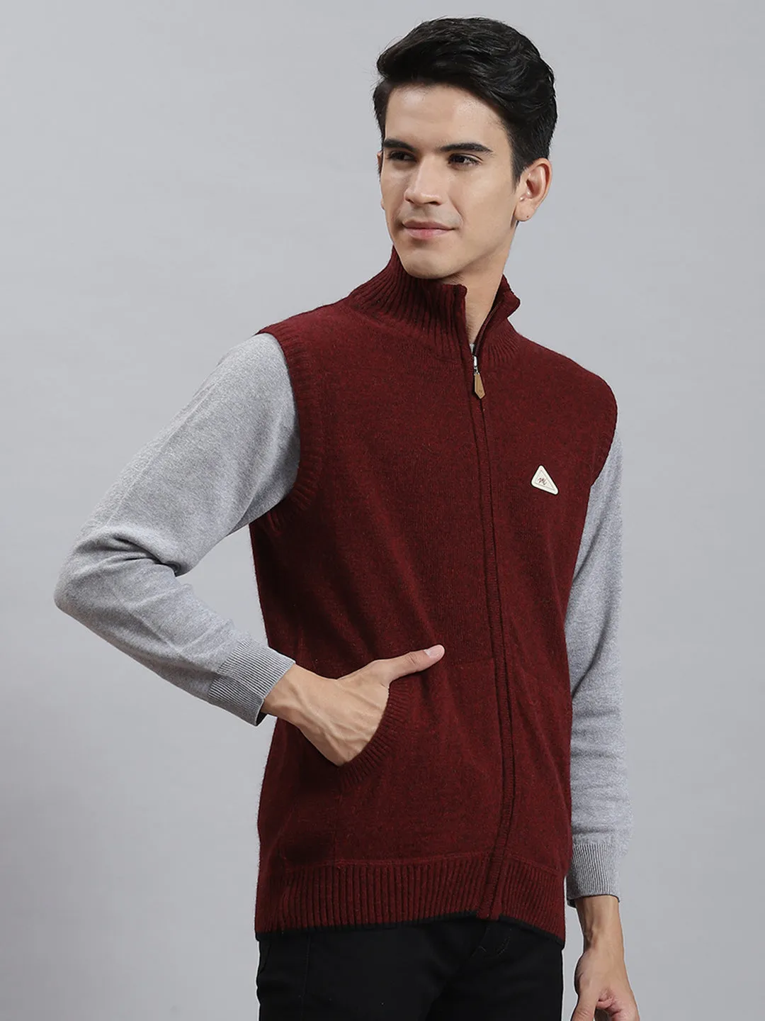 Men Maroon Solid Stand Collar Sleeveless Sweaters/Pullovers